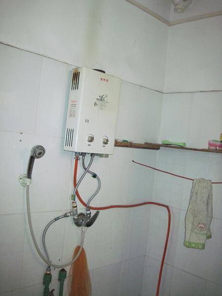 直排式热水器打不着火_直排式热水器排烟管_强排式热水器