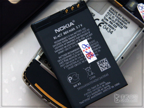 美女手中的玩物 诺基亚6600f时尚体验 