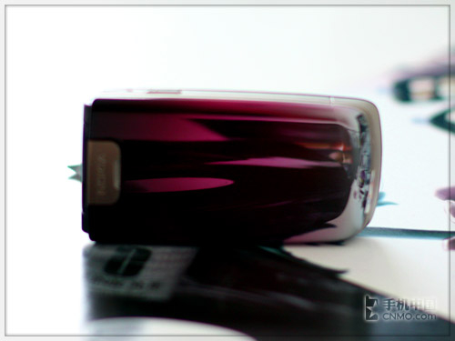 美女手中的玩物 诺基亚6600f时尚体验 