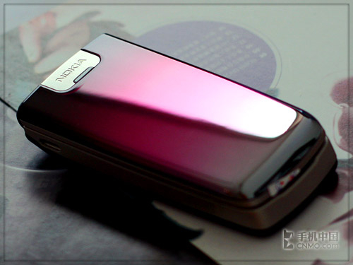 美女手中的玩物 诺基亚6600f时尚体验 