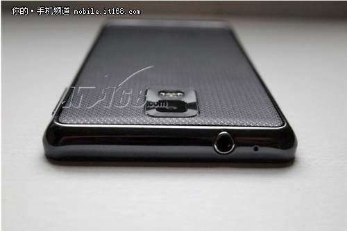 纤薄机身 三星 i997 Infuse 4G仅售4200