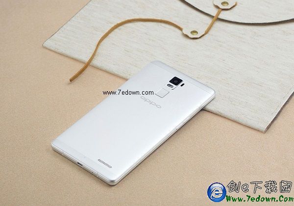8OPPO R7 Plus外观