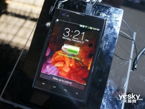 　　LG Optimus Vu