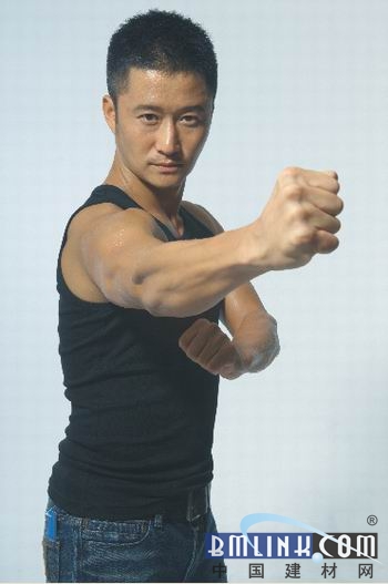 拳王插座广告_吴京代言拳王插座广告_拳王插座和公牛哪个好