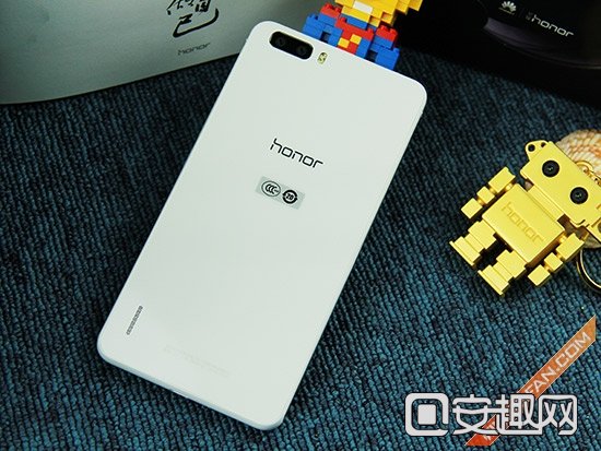 旗舰究竟有多任性 华为荣耀6 Plus评测