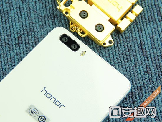 旗舰究竟有多任性 华为荣耀6 Plus评测