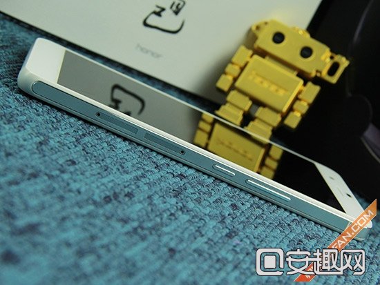 旗舰究竟有多任性 华为荣耀6 Plus评测