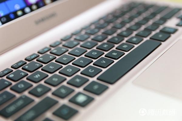 三星NoteBook 测 840g轻到你无法想象