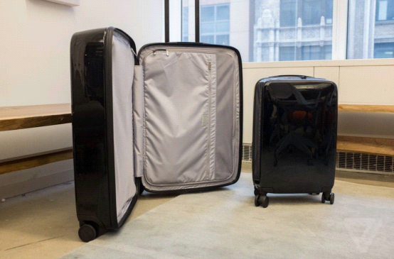 这个智能行李箱能报告自己位置 还能给箱内产品充电