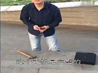 巨人集团吴萌妻子_巨人网络吴萌老婆_巨人网络副总裁吴萌怒砸手机:因锤子降价失"情怀"