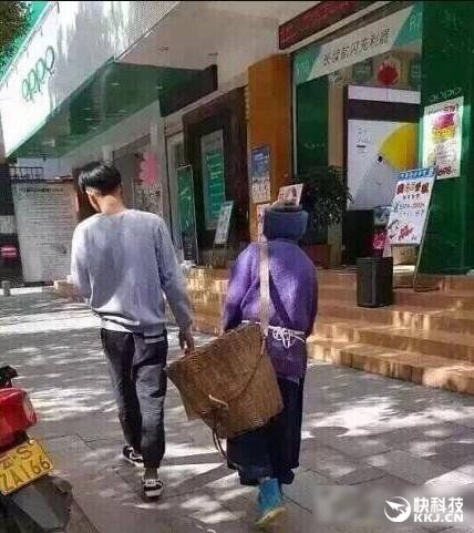 痛心!孙子要iPhone 6S 奶奶背筐来付钱