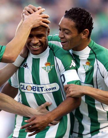 ufc迪拉肖与阿松桑比赛_阿松桑在巴西队几号_阿松桑