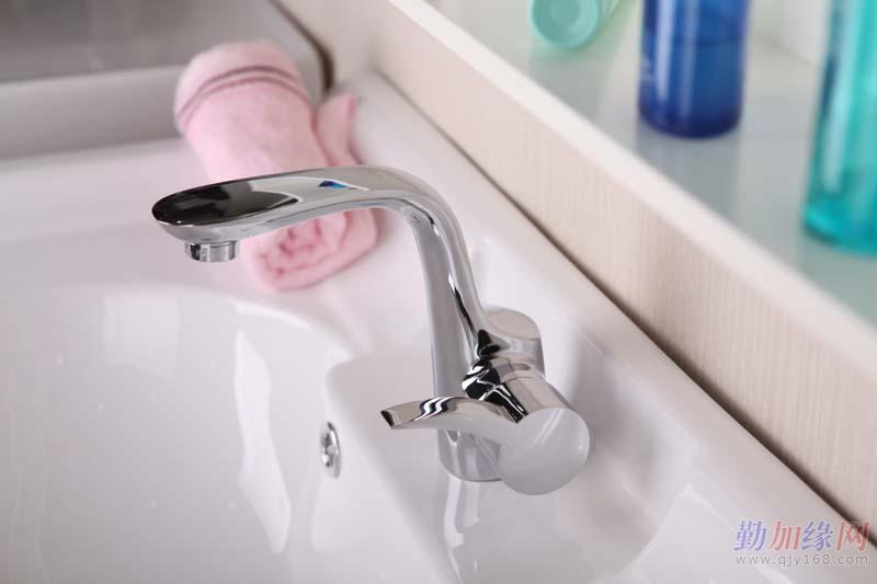 十大卫浴品牌)_众美电热水龙头_居家首选_十大