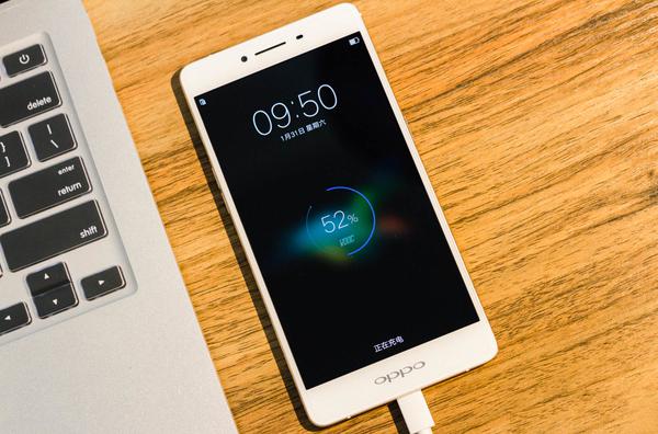 oppo手机字体颜色设置_oppo手机广告语改变_oppo手机字体有阴影