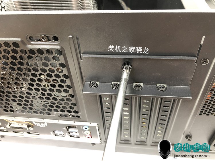 独立显卡如何安装到主板上？独立显卡接线与显卡安装图解教程