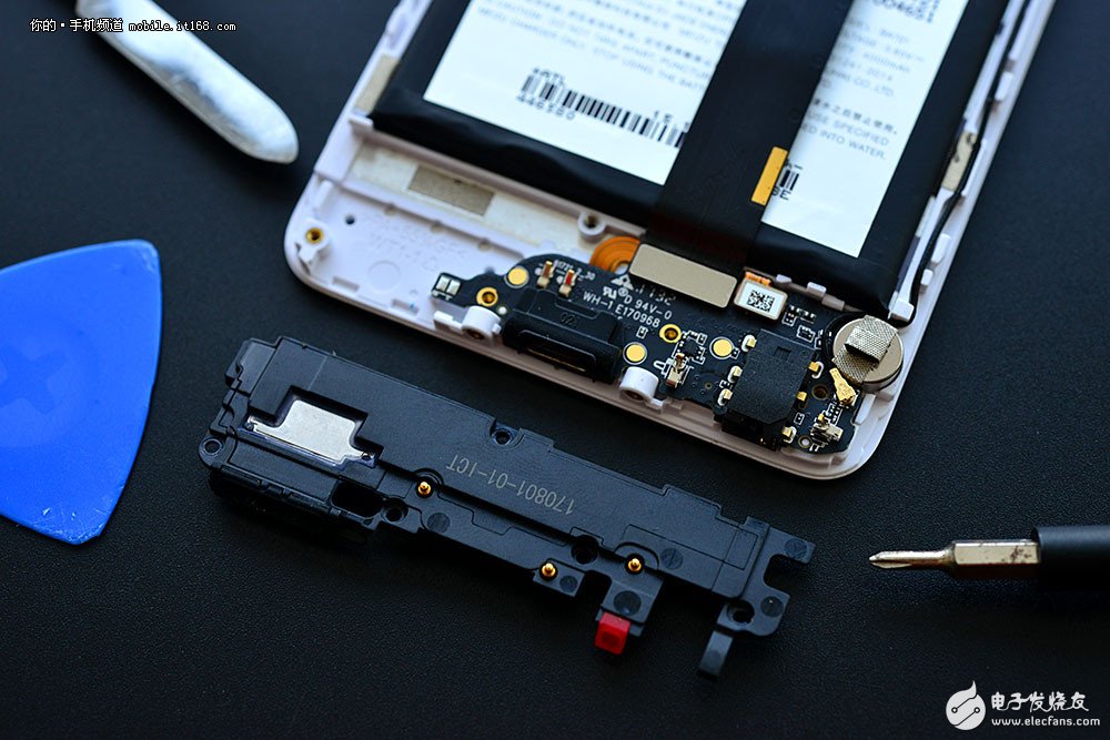 魅蓝note6怎样拆机