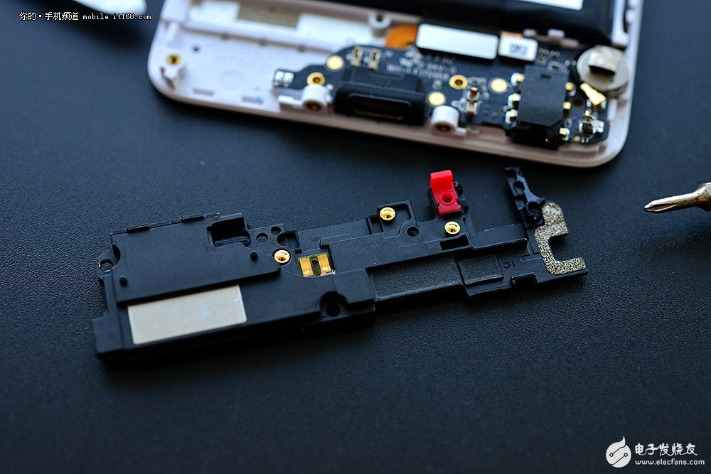 魅蓝note6怎样拆机