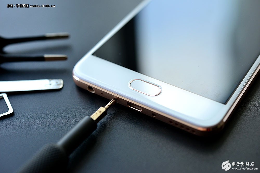 魅蓝note6怎样拆机