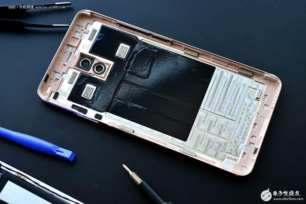 魅蓝note6怎样拆机