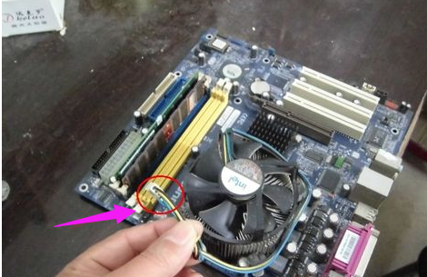 amd cpu风扇安装图解_cpu原装风扇安装拆解图解_cpu风扇安装图解