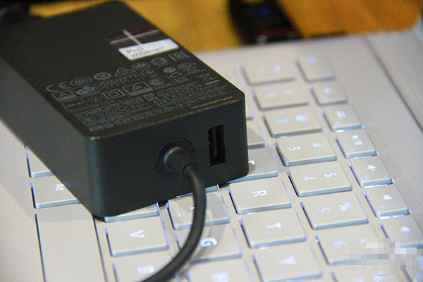 微软二合一笔记本电脑