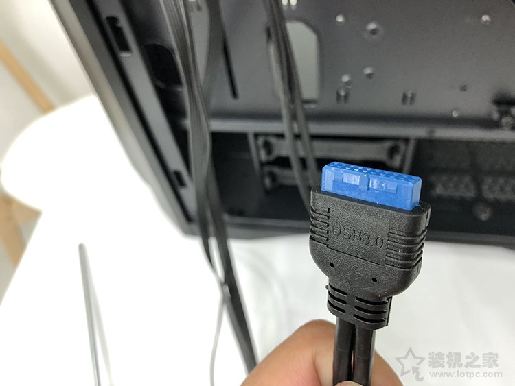 机箱上的跳线接在主板那些位置？台式电脑主板接线解教程