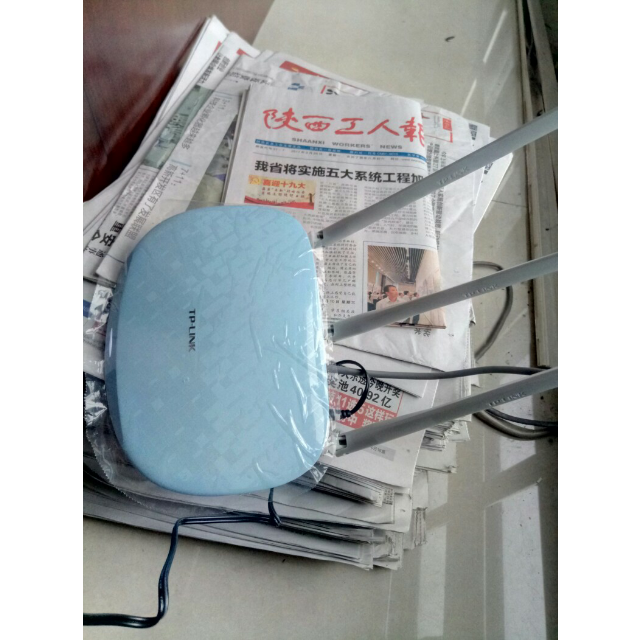 光纤路由器图片_路由器光纤灯图片_光纤路由器图片