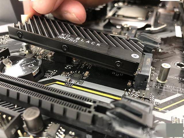 固态硬盘怎么uefi启动