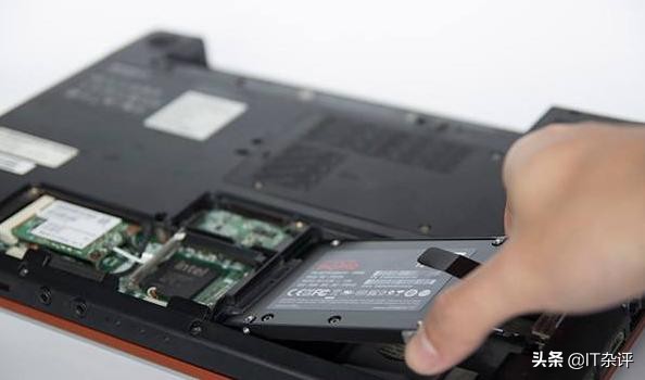 为什么懂电脑的人都建议SSD固态硬盘不要分区，究竟怎么回事？