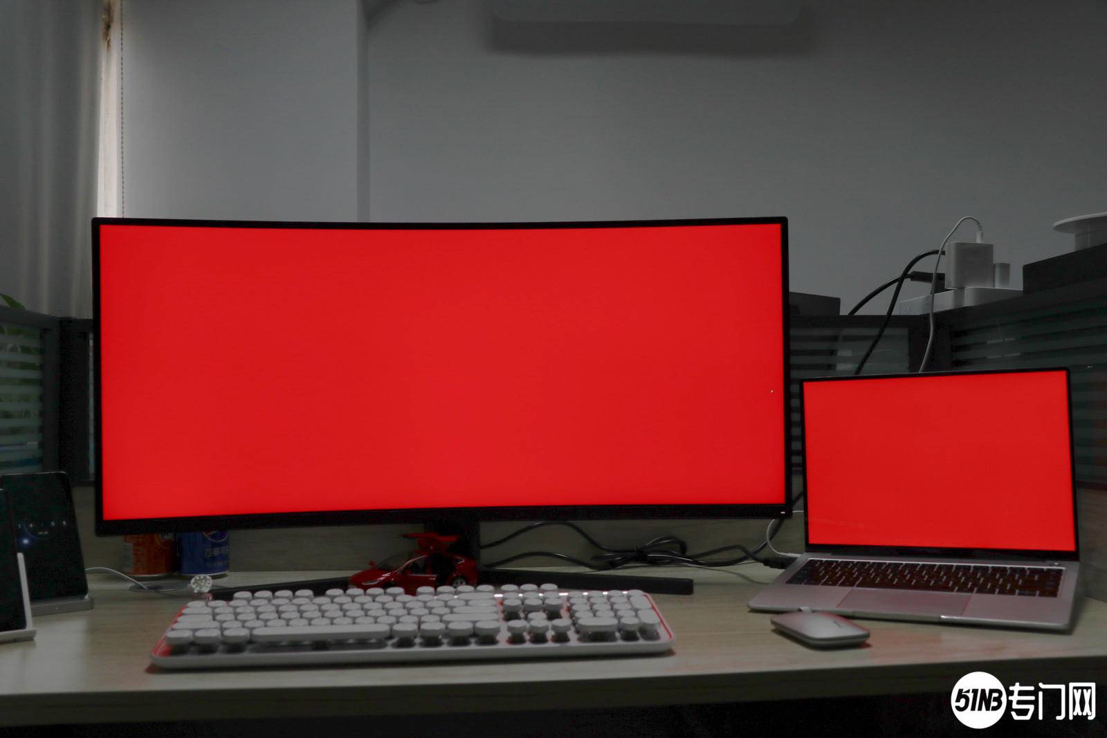 小米34寸曲面显示器深度体验 办公体验极佳 但是还有个大弱点