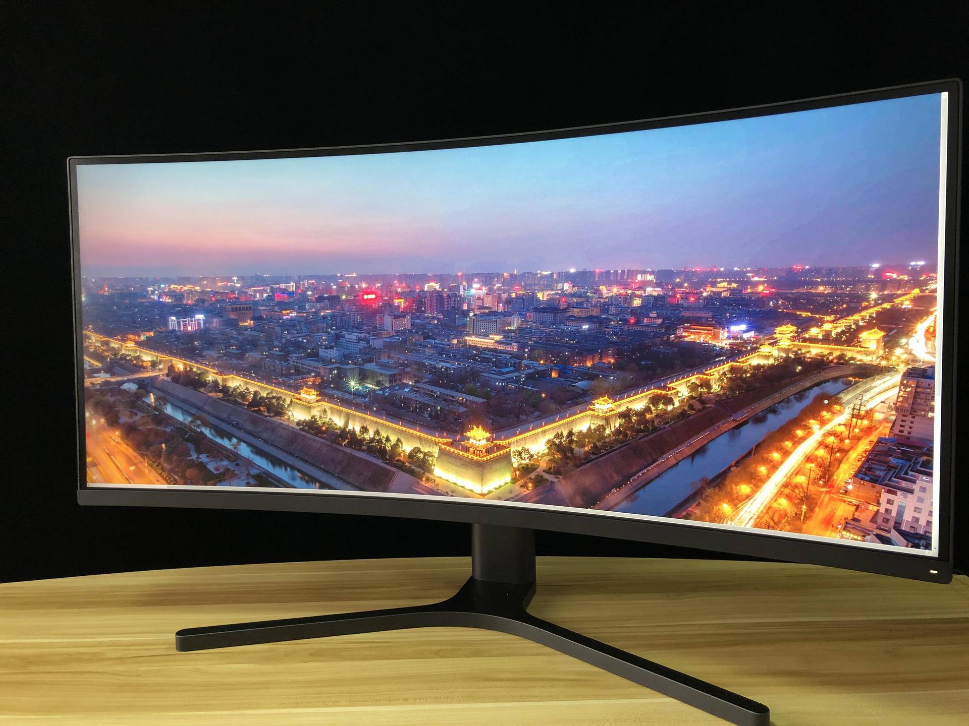 小米34英寸曲面带鱼屏显示器测评 不够 只能尝鲜