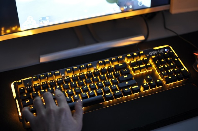 机械键盘 背光 有用