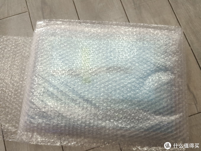 买来的新屏幕，包装的很严实