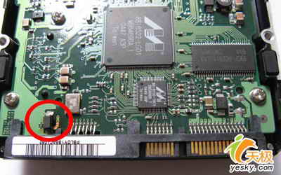 硬盘电路板损坏_硬盘底座损坏硬盘_硬盘电路板损坏