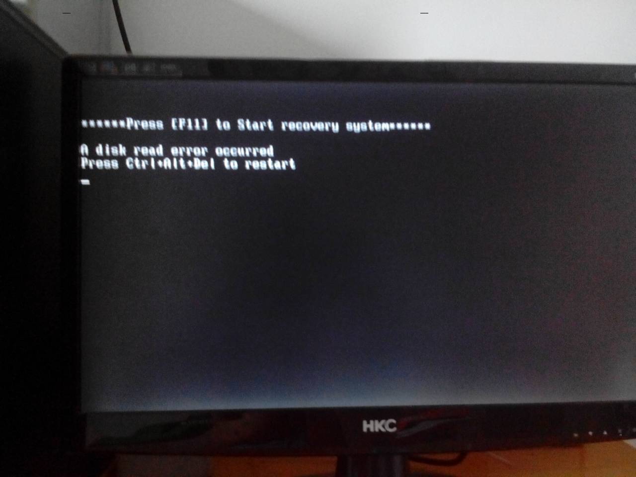 手机花屏显示竖条_显示器抖动花屏_显示器花屏抖动