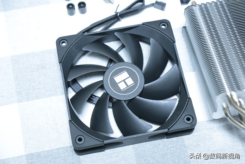 百元风冷散热哪家强？看看利民刺客国王AK120的表现