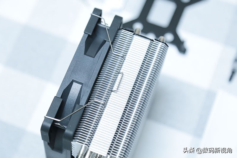 百元风冷散热哪家强？看看利民刺客国王AK120的表现