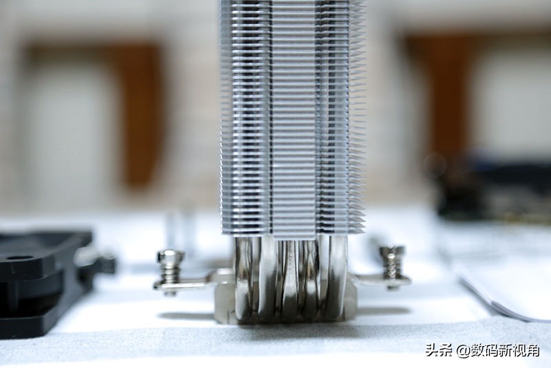 百元风冷散热哪家强？看看利民刺客国王AK120的表现