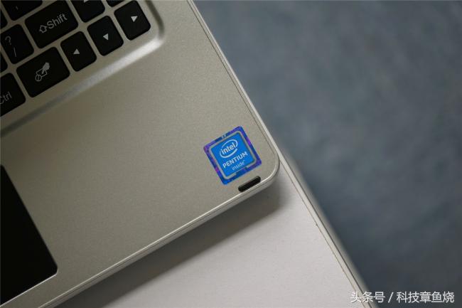 VOYO A1奔腾版评测：一款外勤不增加肩膀压力的笔记本