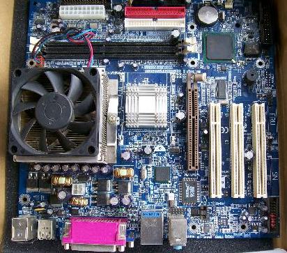 电脑无法开机显示器无信号_开机显示器显示无信号_电脑开机显示器不亮无信号