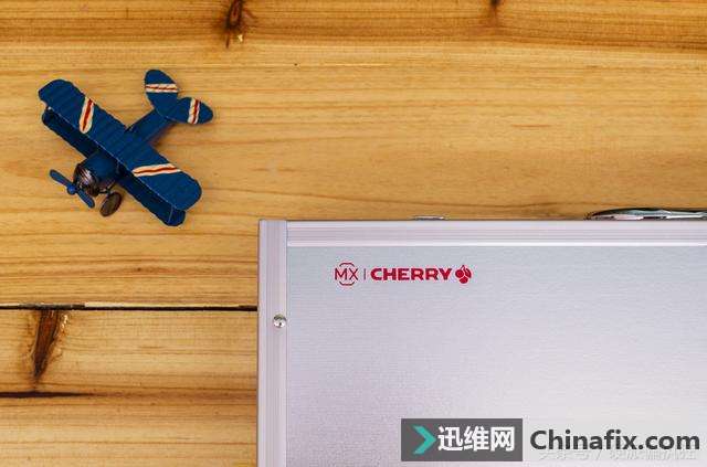 玩文艺不看年龄，小资范樱桃轴复古打字机机械键盘