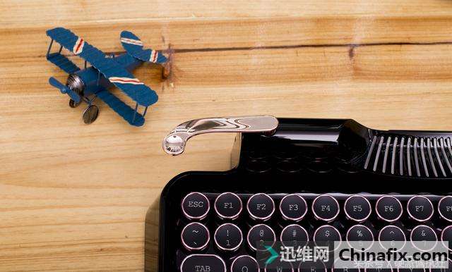 玩文艺不看年龄，小资范樱桃轴复古打字机机械键盘