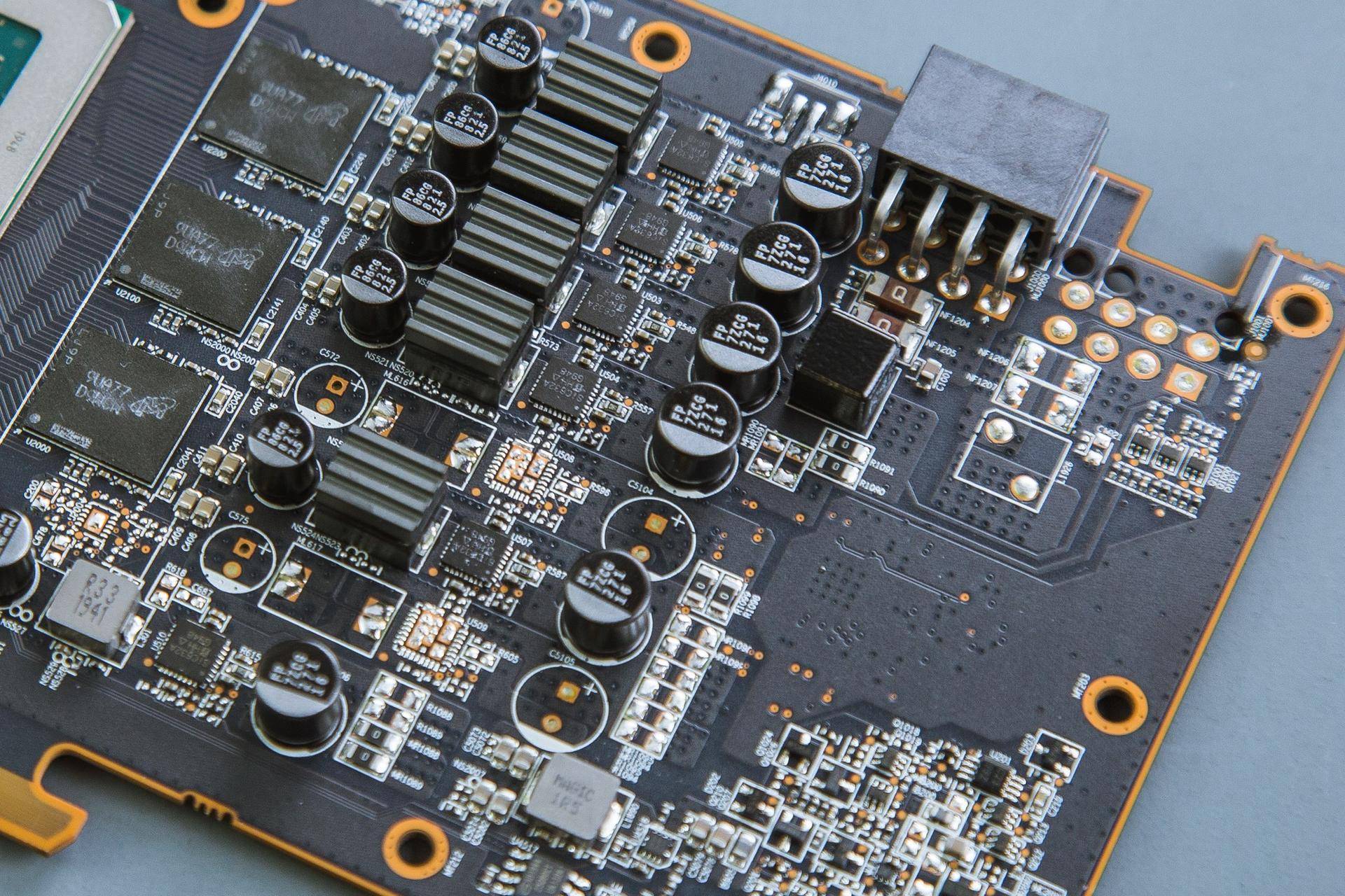 新蓝宝石RX 5600XT OC白金版评测:频率显存双升级,2060不过如此