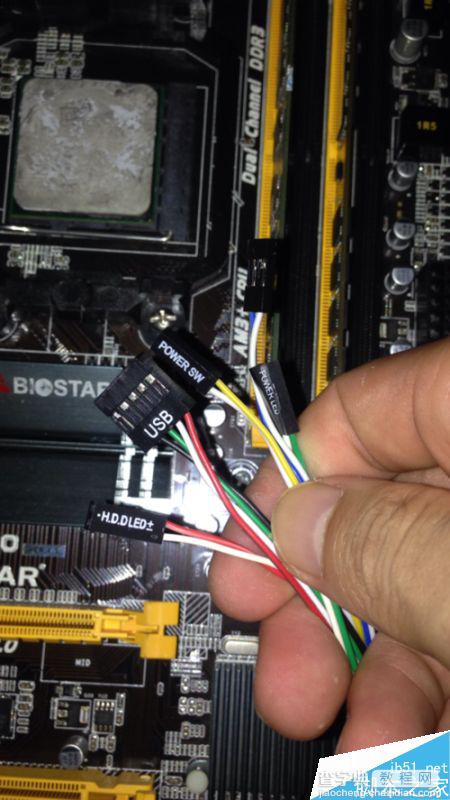 解决方案:[求助][已解决]电脑一玩游戏就断电自动重启，频率越来越高