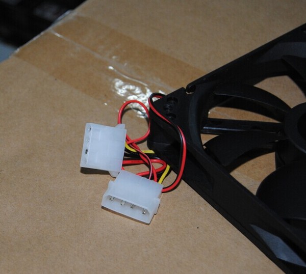 显卡散热可以打开机箱的盖用小型家要电风扇_主机响cpu风扇和电源显卡风扇都没有问题_机箱风扇用什么好