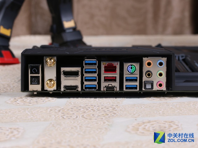 七彩炫光 华硕M8F主板京东售价3499元