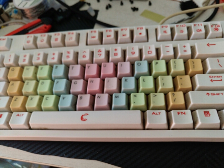 键盘青轴和黑轴什么区别_机械键盘黑轴声音_黑轴键盘声音