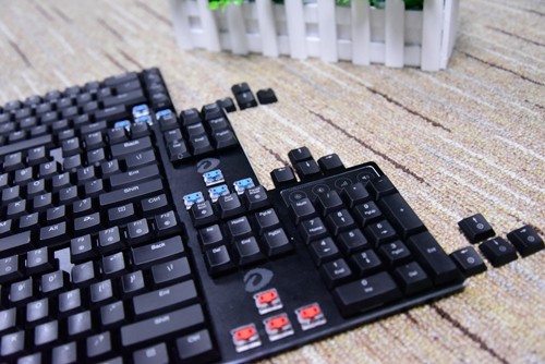 键盘青轴和黑轴什么区别_机械键盘黑轴声音_黑轴键盘声音