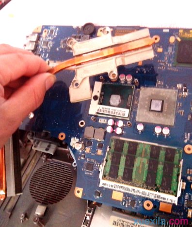 笔记本cpu在什么位置