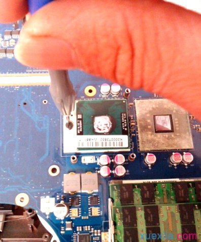 笔记本cpu在什么位置